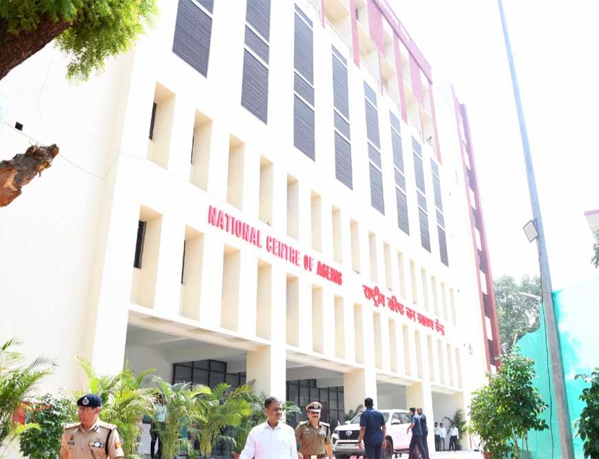 बीएचयू में निर्माणाधीन ‘नेशनल सेंटर फॉर एजिंग’ का सीएम योगी ने किया स्थलीय निरीक्षण