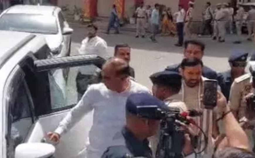 रोहतक डी-पार्क अग्निकांड स्थल पहुंचे सीएम सैनी, पीड़ितों से मुलाकात कर मुआवजे का किया ऐलान