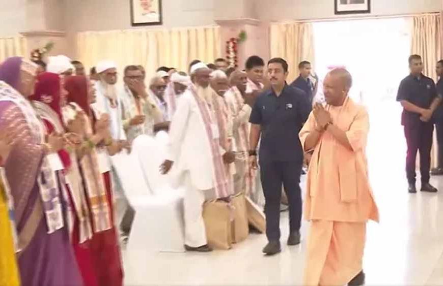 जेवर एयरपोर्ट से पहली उड़ान भर किसानों का सपना हुआ सच, लखनऊ पहुंचकर छलका गर्व