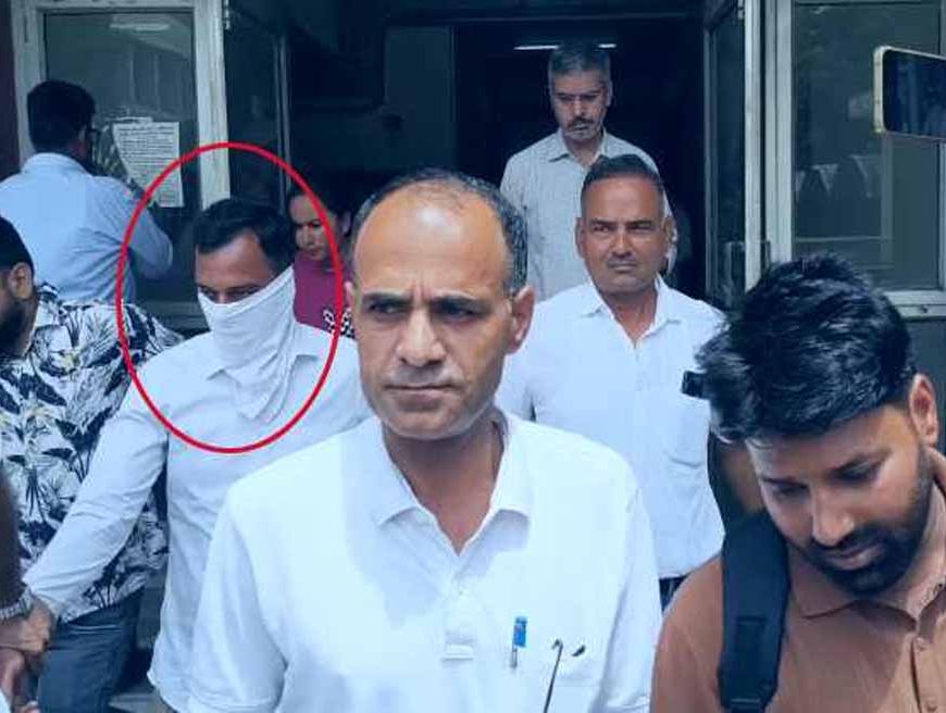 करनाल में रिश्वतखोर बाबू गिरफ्तार, लाइसेंस बनवाने के बदले मांग रहा था घूस