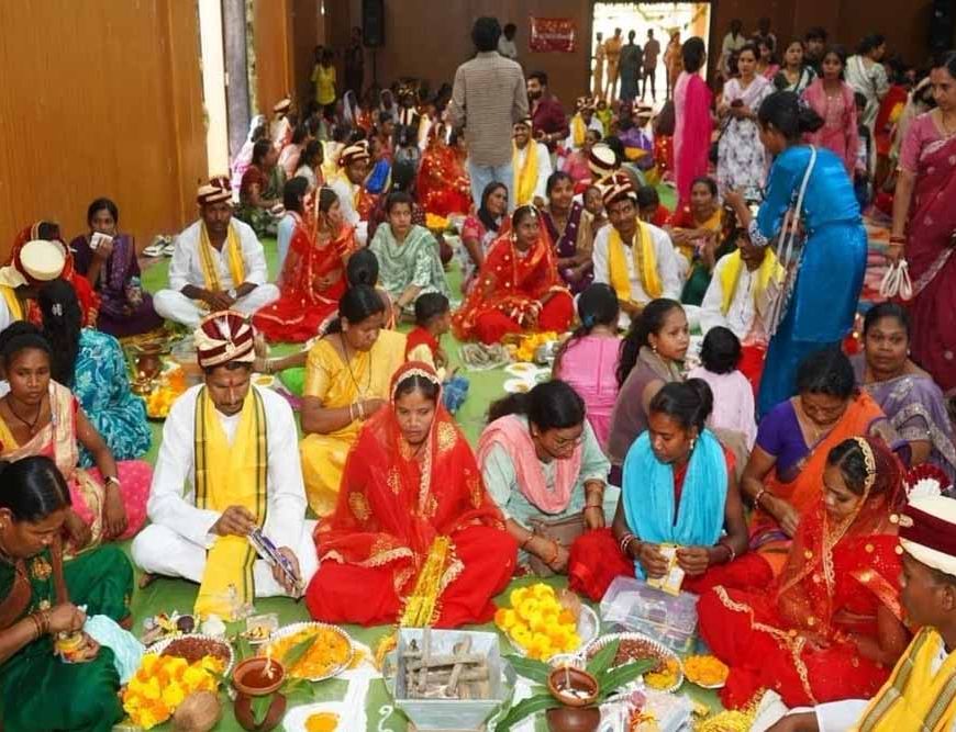 मुख्यमंत्री कन्या विवाह योजना के तहत जगदलपुर में 17 जोड़ों ने थामा एक-दूजे का हाथ