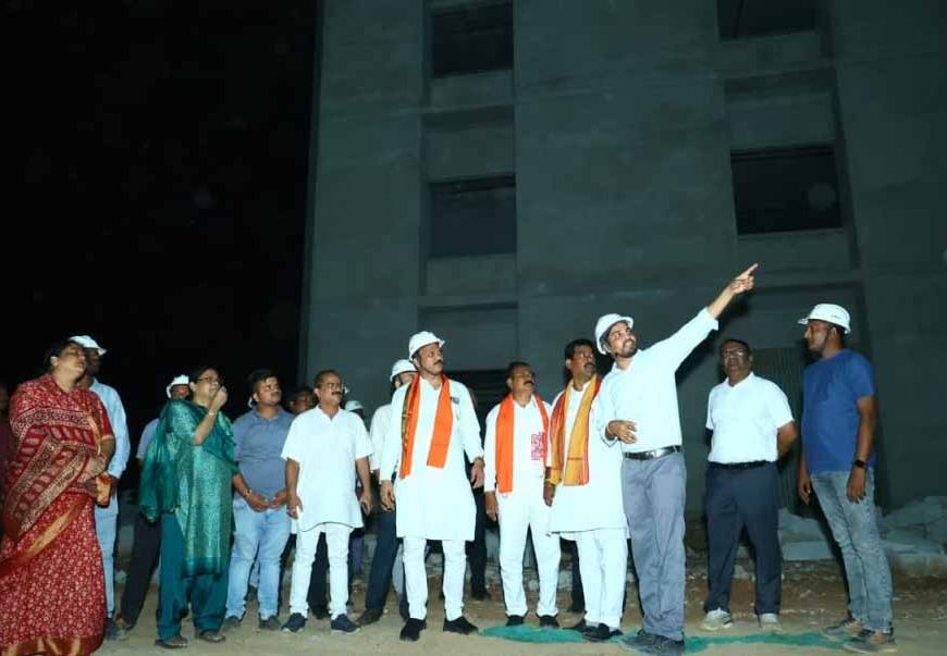 निर्माणाधीन मेडिकल कॉलेज पहुंचे स्वास्थ्य मंत्री जायसवाल, गुणवत्ता और तय समय में काम पूरा करने के दिए निर्देश