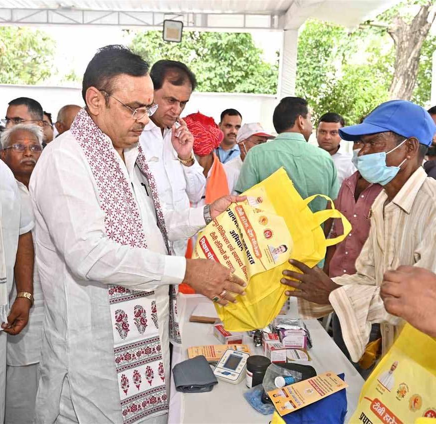 मुख्यमंत्री भजनलाल शर्मा ने उदयपुर में शहरी सेवा शिविर का किया निरीक्षण