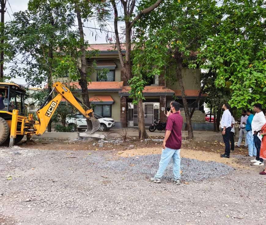 सेजबहार फेस-1 में अवैध निर्माण पर कार्रवाई, मंडल ने हटाया अतिक्रमण