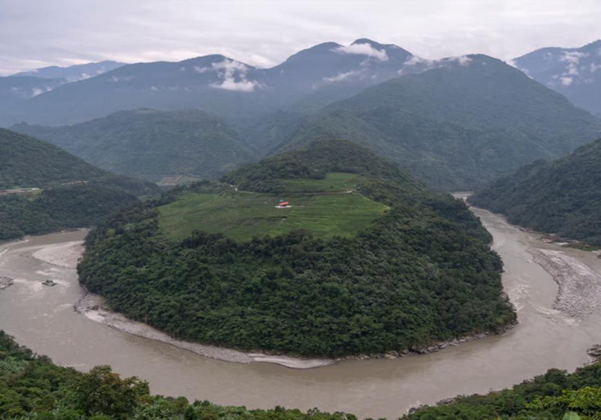 भारत की चिंता बढ़ाने वाली चीन की नई चाल! बॉर्डर से 50KM दूर ब्रह्मपुत्र पर बना रहा दुनिया का सबसे बड़ा बांध