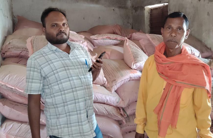 जशपुर में किसानों को खाद-बीज की पर्याप्त उपलब्धता, प्रशासन की कड़ी निगरानी से कालाबाजारी पर रोक