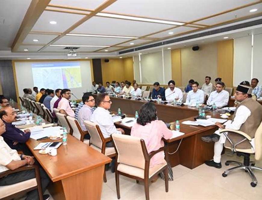 भू-माफियाओं पर सख्ती और आवासीय परियोजनाओं में तेजी के मंत्री  सारंग के निर्देश