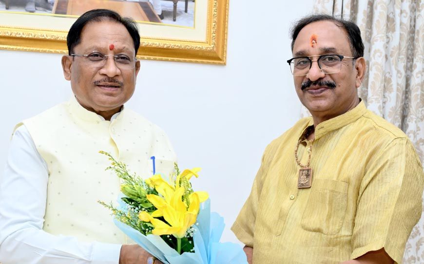 मुख्यमंत्री से छत्तीसगढ़ योग आयोग के नवनियुक्त अध्यक्ष संजय अग्रवाल ने की सौजन्य मुलाकात