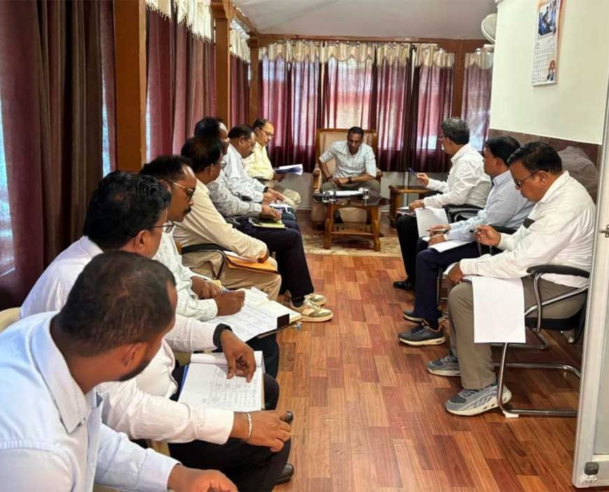 नियमित एवं कड़ाई से मॉनिटरिंग कर गुणवत्ता सुनिश्चित करने व समय-सीमा में कार्यों को पूर्ण करने के निर्देश