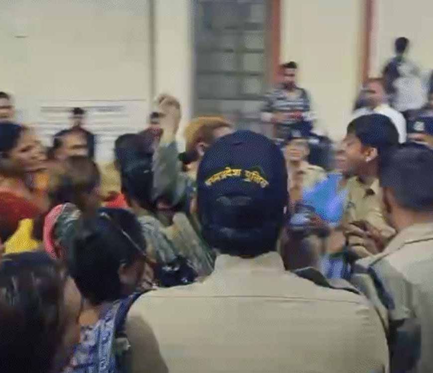 MP में 'सनातन' मुद्दे पर आमने-सामने आए किन्नरों के दो गुट, अशोकनगर में किन्नर गुरु के घर पुलिस तैनात