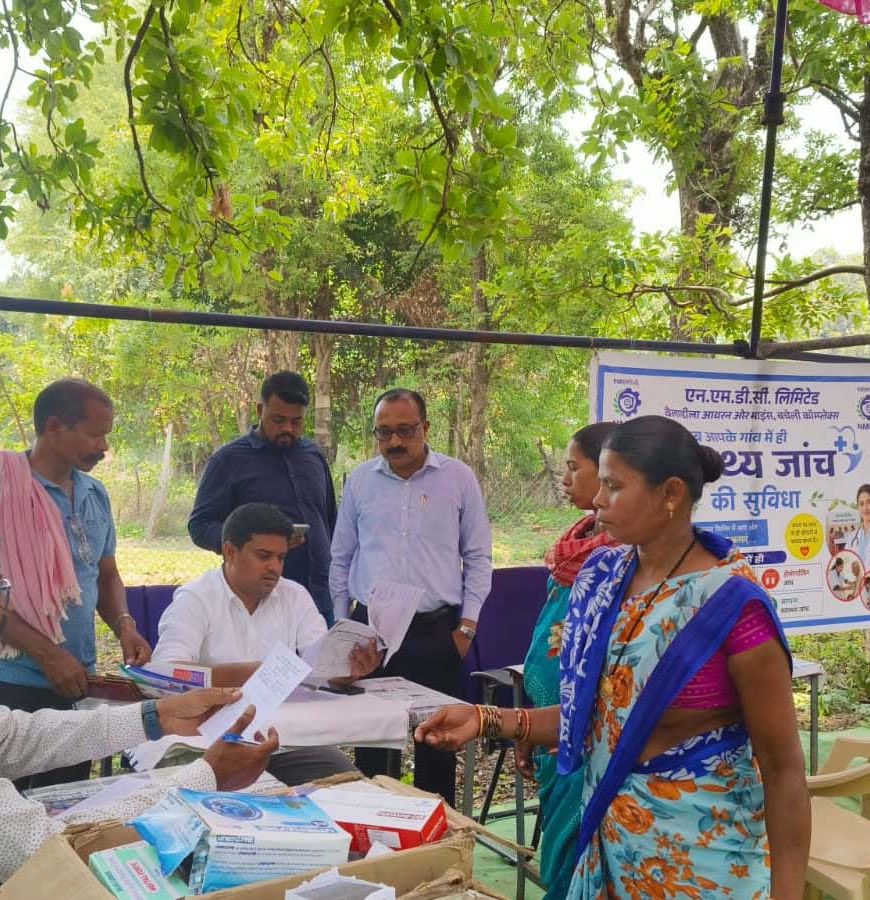 एनएमडीसी की CSR पहल: दंतेवाड़ा के 10 गांवों में निःशुल्क स्वास्थ्य शिविर से सैकड़ों ग्रामीण लाभान्वित