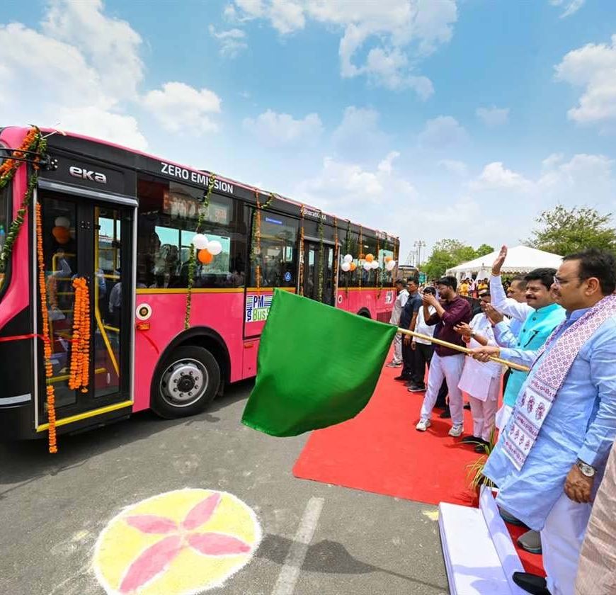 जयपुर में 29 और भीलवाड़ा में 18 नई इलेक्ट्रिक बसों को मुख्यमंत्री भजनलाल शर्मा ने दिखाई हरी झंडी