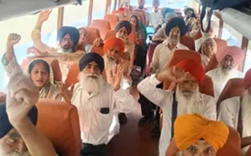 अमृतसर से पाकिस्तान रवाना हुआ सिख जत्था, महाराजा रणजीत सिंह की बरसी पर करेगा गुरुधामों के दर्शन