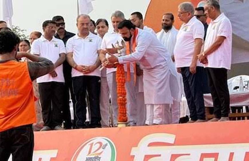 अंतरराष्ट्रीय योग दिवस पर योगमय हुआ बिहार, पटना में मुख्यमंत्री सम्राट चौधरी ने किया योगाभ्यास