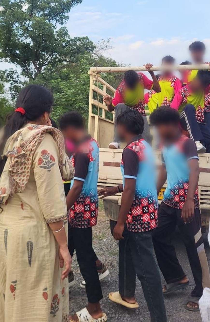 राज्य बाल अधिकार संरक्षण आयोग की कार्रवाई, पिकअप वाहन चालक पर जांच के आदेश