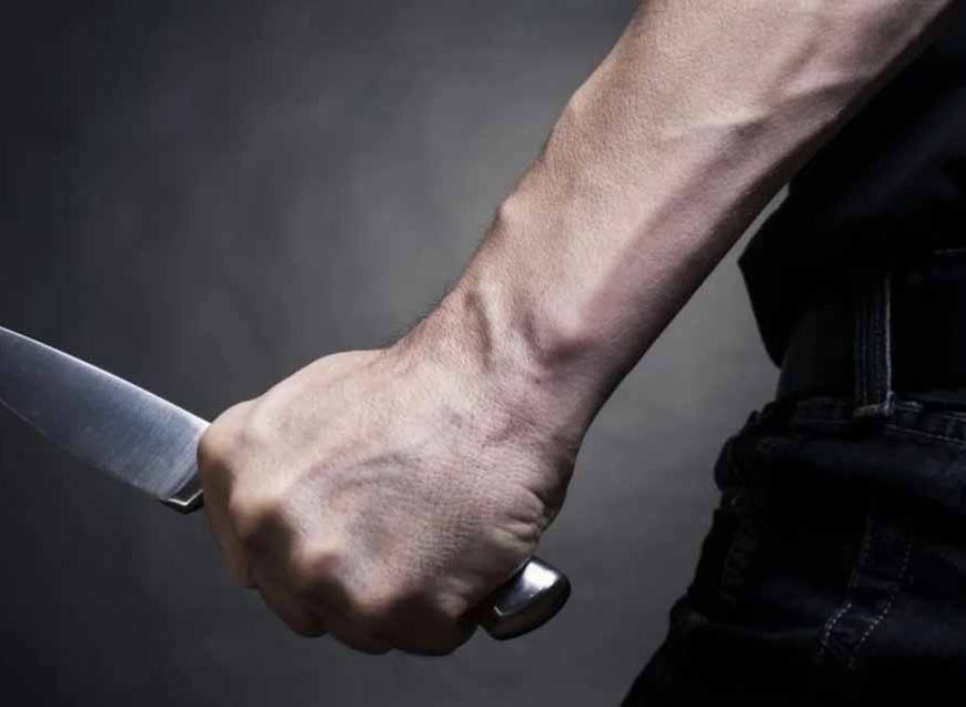 उज्जैन में नर्मदा एक्सप्रेस में धक्का लगने पर विवाद, युवक पर चाकू से हमला; हालत गंभीर