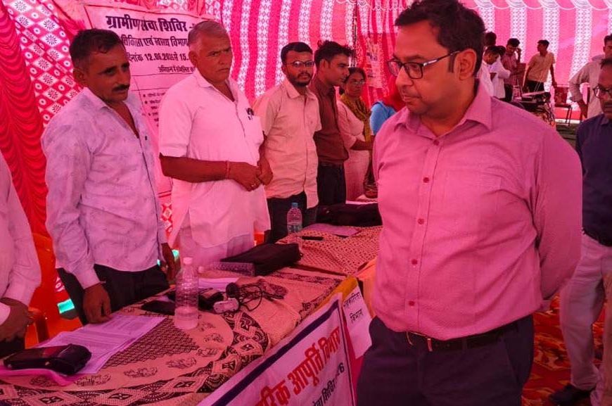 बाड़मेर में ग्रामीण सेवा शिविर का निरीक्षण, रोहित गुप्ता ने लाभार्थियों को दिए प्रमाण पत्र