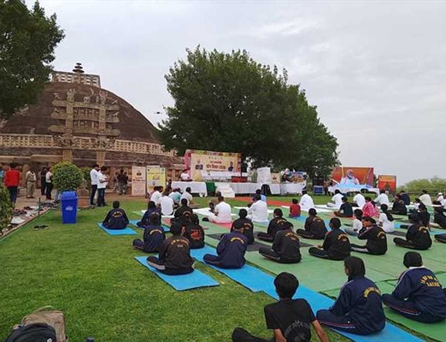 प्रदेश के प्रमुख पर्यटन स्थलों से गूंजा योग का वैश्विक संदेश, योग अपनाने का लिया गया सामूहिक संकल्प