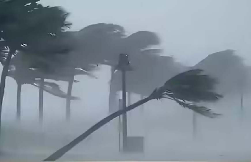 IMD का अलर्ट: 17 राज्यों में आंधी-बारिश का खतरा, 70 किमी/घंटा तक चलेंगी तेज हवाएं