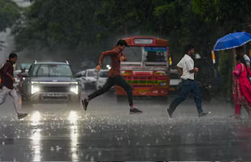 Mumbai Monsoon: बारिश से बेहाल मुंबई, अंधेरी सबवे डूबा; कई इलाकों में जलभराव, IMD का येलो अलर्ट जारी