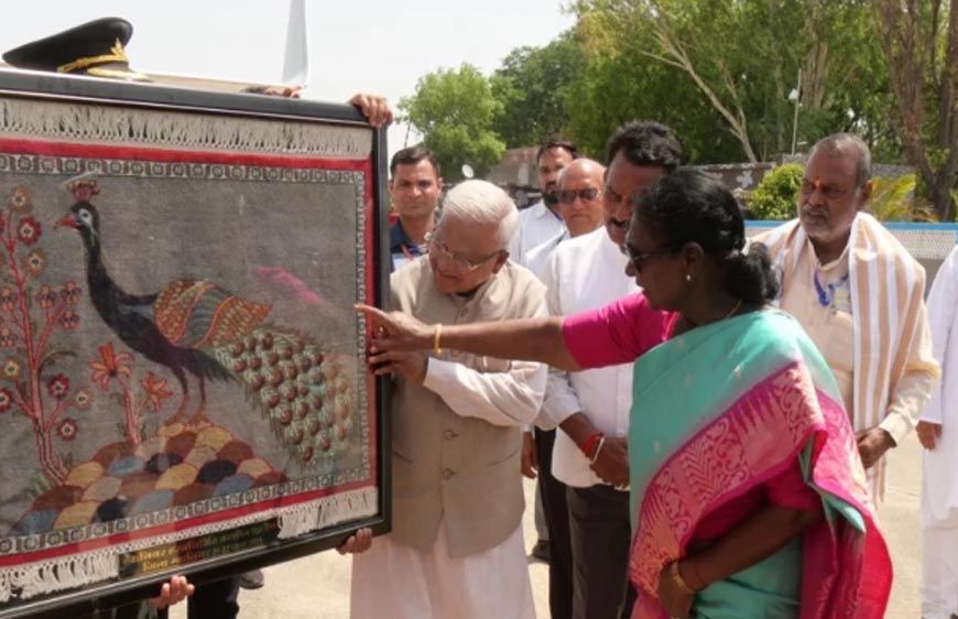 चीता परिवार को देखने के बाद राष्ट्रपति लौटीं दिल्ली, ग्वालियर एयरपोर्ट पर हुआ भव्य विदाई समारोह