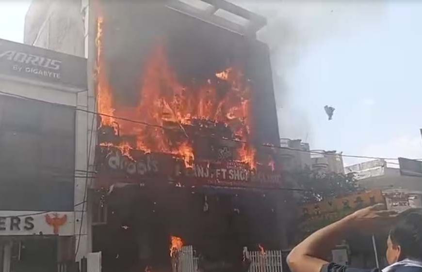 लखनऊ के अलीगंज में भीषण आग, 14 लोगों की मौत से मचा हड़कंप