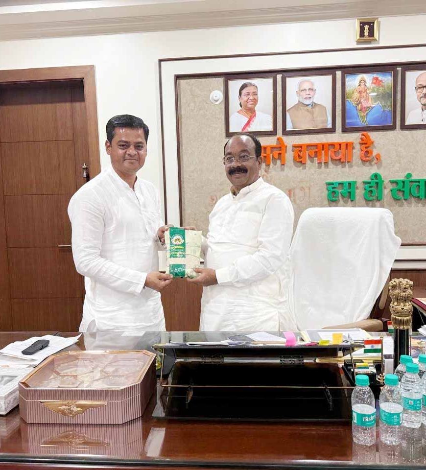 महिला सशक्तिकरण की मिसाल: उप मुख्यमंत्री अरुण साव को भेंट किया गया महिला समूहों का विशेष चावल