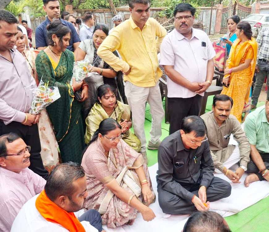 उद्योग मंत्री लखनलाल देवांगन ने सड़क डामरीकरण का कार्य प्रारंभ कराया