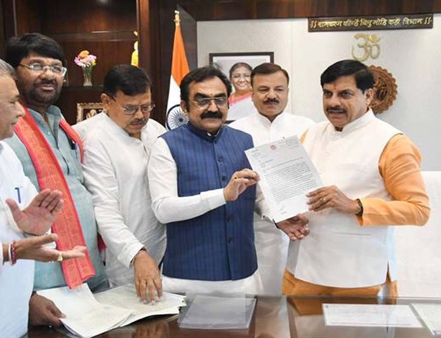 जबलपुर एयरपोर्ट का नाम वीरांगना रानी दुर्गावती के नाम पर रखने का प्रस्ताव, मंत्री राकेश सिंह ने मुख्यमंत्री को सौंपा पत्र
