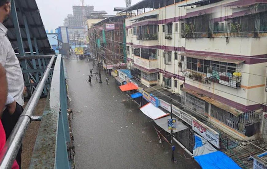 मुंबई में मानसून का कहर, सड़कों और रेलवे ट्रैक पर भरा पानी; अंधेरी सबवे बंद