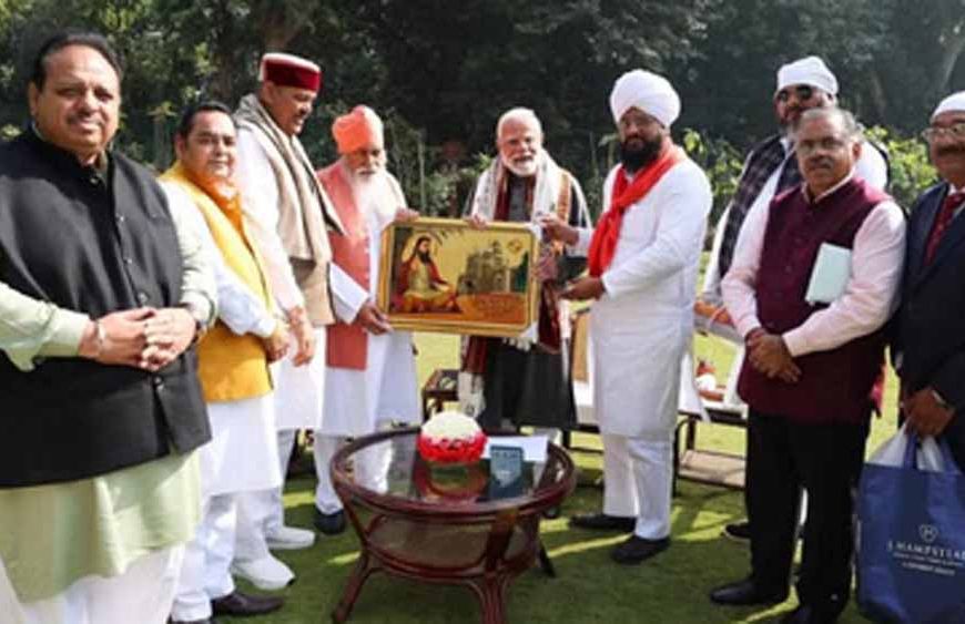 पंजाब पहुंचे पद्मश्री संत निरंजन दास, एयरपोर्ट पर हुआ भव्य स्वागत