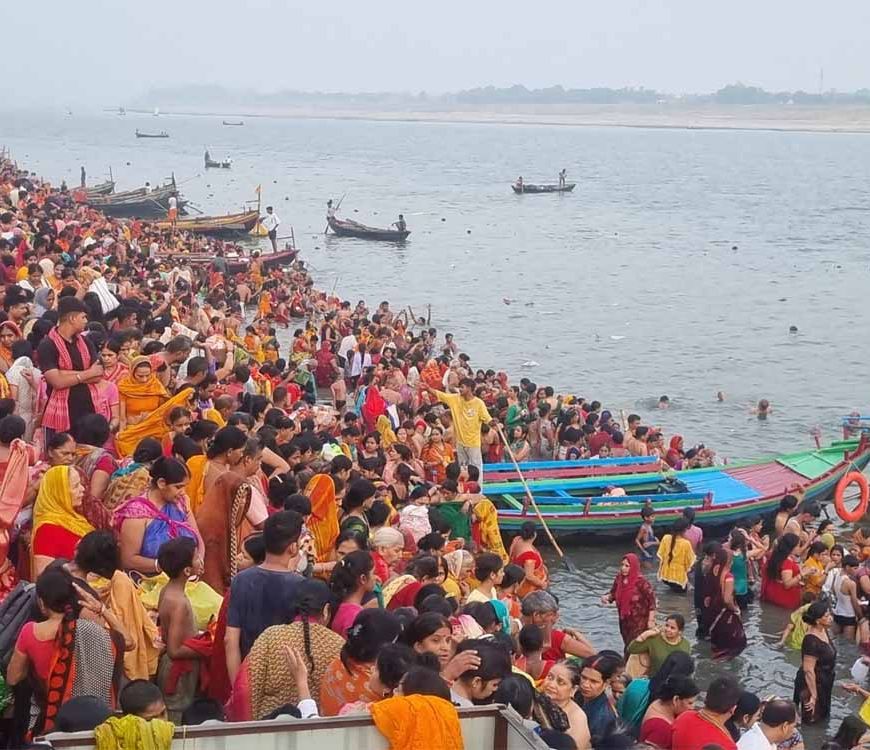 बक्सर में आर्द्रा स्नान पर उमड़ा आस्था का सैलाब, 20 हजार श्रद्धालुओं ने गंगा में लगाई डुबकी