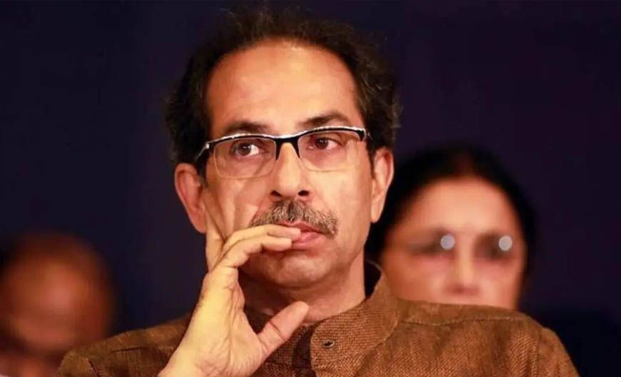 उद्धव ठाकरे के सामने नया संकट, सांसदों के बाद अब दफ्तर पर भी मंडराया खतरा