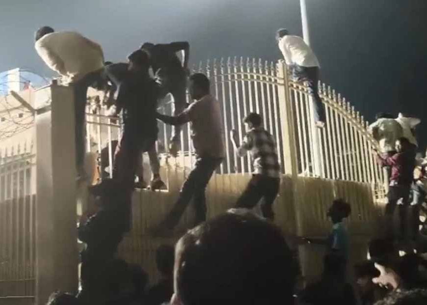 रांची में JSCA स्टेडियम के एक ही गेट खुलने से मची भगदड़, व्यवस्था पर उठे सवाल