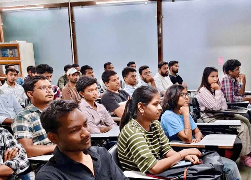 CM साय ने UPSC प्रीलिम्स में सफल ट्राइबल यूथ हॉस्टल के विद्यार्थियों से की मुलाकात, बढ़ाया हौसला