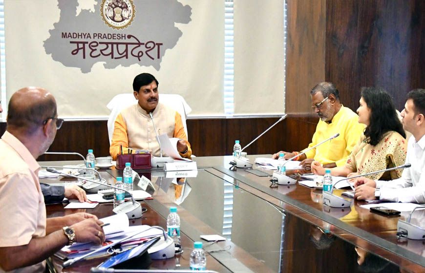 बुजुर्गों और असहाय लोगों का आदर करना हमारा धर्म : मुख्यमंत्री डॉ. यादव