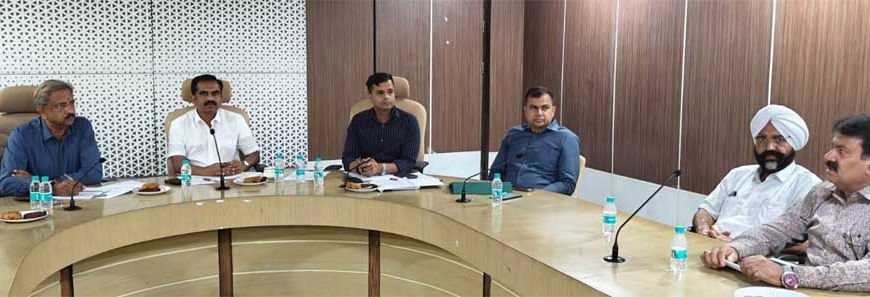 परिवहन सचिव ने बस संचालकों और अधिकृत वेंडरों के साथ की समीक्षा बैठक