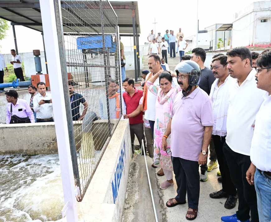 रायपुर का निरीक्षण करने में स्कूटी से निकले उप मुख्यमंत्री अरुण साव