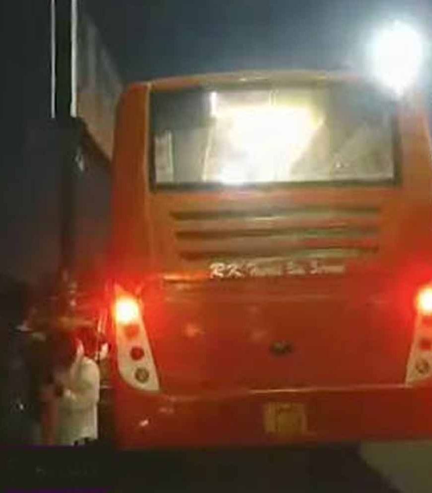 इंदौर-उज्जैन रोड पर बस पलटी, 20 यात्री घायल; शराब के नशे में मिला ड्राइवर