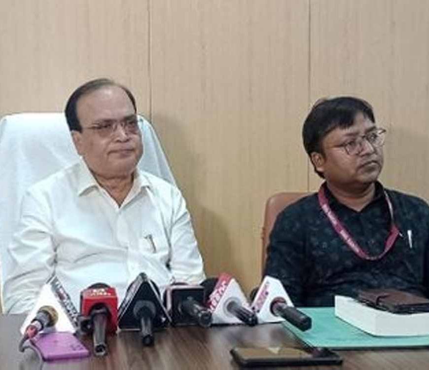 RIMS पहुंचे वित्त मंत्री और स्वास्थ्य सचिव, निदेशक को व्यवस्थाएं सुधारने के दिए सख्त निर्देश