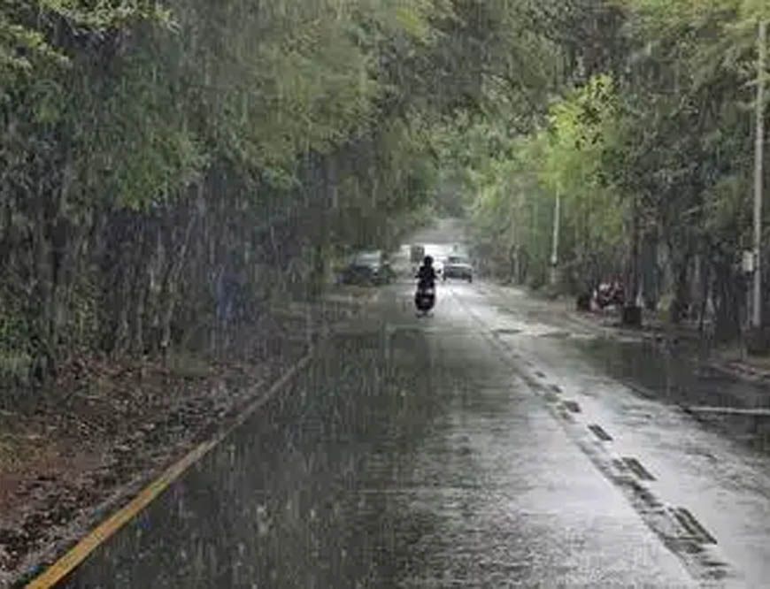 MP Weather: भोपाल-सीहोर समेत कई इलाकों में बारिश, 50 जिलों में अलर्ट; खरगोन में आकाशीय बिजली से 2 की मौत
