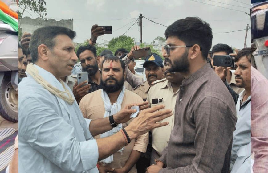 रतलाम से पैदल भोपाल पहुंचे दो कांग्रेस कार्यकर्ता, निष्कासन के विरोध में PCC कार्यालय के बाहर धरने पर बैठे