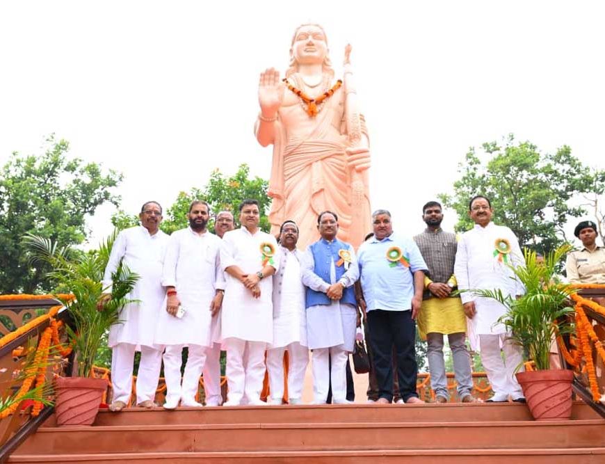 मातृशक्ति एवं प्रकृति के प्रति श्रद्धा का अनुपम संगम : मुख्यमंत्री  विष्णु देव साय ने "राम वाटिका" में किया रुद्राक्ष का पौधारोपण
