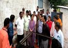 ओडिशा के मंत्रीनाइक ने मुगलिया हाट गांव में ग्रामीण पेयजल व्यवस्था का किया अवलोकन