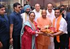 UP Mango Festival: आधा किलो का आम देख CM योगी हुए खुश, प्रदर्शनी में आकर्षण का बना केंद्र