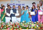 मुख्यमंत्री  विष्णुदेव साय ने जशपुर के वन धन विकास केंद्र पंचक्की की महिला स्व-सहायता समूह को किया सम्मानित