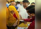 जमीन बेटे के नाम करते ही SDM ने कही ऐसी बात, बुजुर्ग महिला समेत पूरा पंडाल हंसी से गूंज उठा