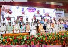 सीएम योगी ने स्वच्छ व हरित विद्यालयों के प्रधानाचार्यों/प्रधानाध्यापकों का किया सम्मान