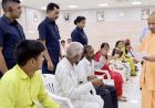 योगी के जनता दर्शन में समस्याओं की सुनवाई, अधिकारियों पर सख्ती दिखाई