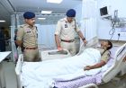 पुलिस कमिश्नर संजीव शुक्ला ने अस्पताल पहुंचकर घायल पुलिस जवानों का जाना हाल